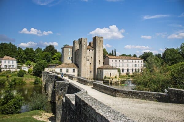 Moulin des Tours et son pont roman