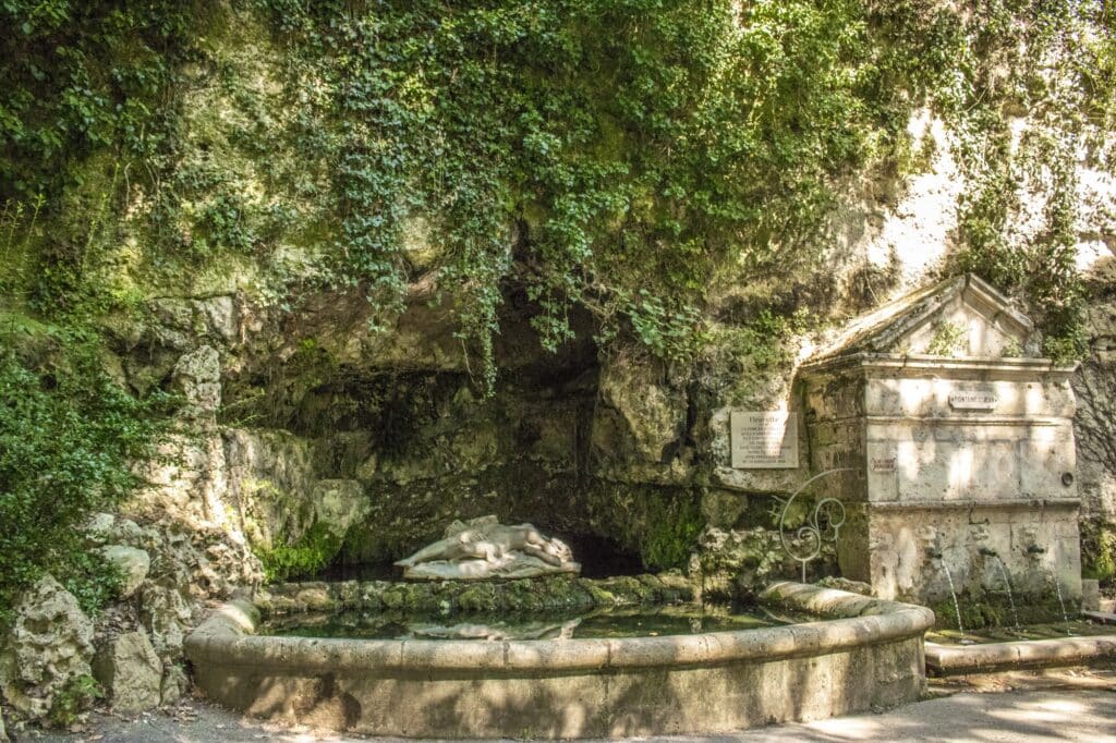 Que faire à Nérac Statue de Fleurette dans le Parc de la Garenne à Nérac